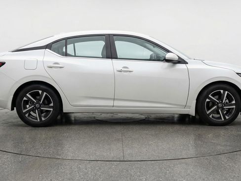 Used 2025 Nissan Sentra SV FWD image 8