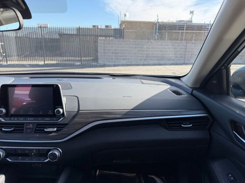 Used 2025 Nissan Altima 2.5 SV image 35