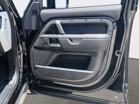 New 2025 Land Rover Defender 110 X-Dynamic SE image 22