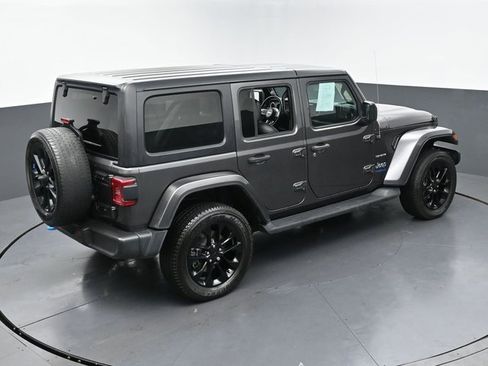 Used 2022 Jeep Wrangler Unlimited Sahara w/ Cold Weather Group image 43