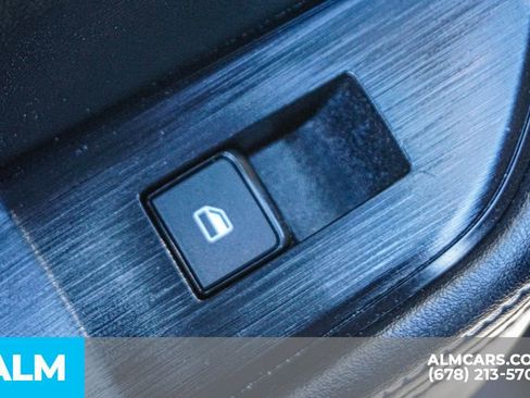 Used 2025 Nissan Rogue SV image 50