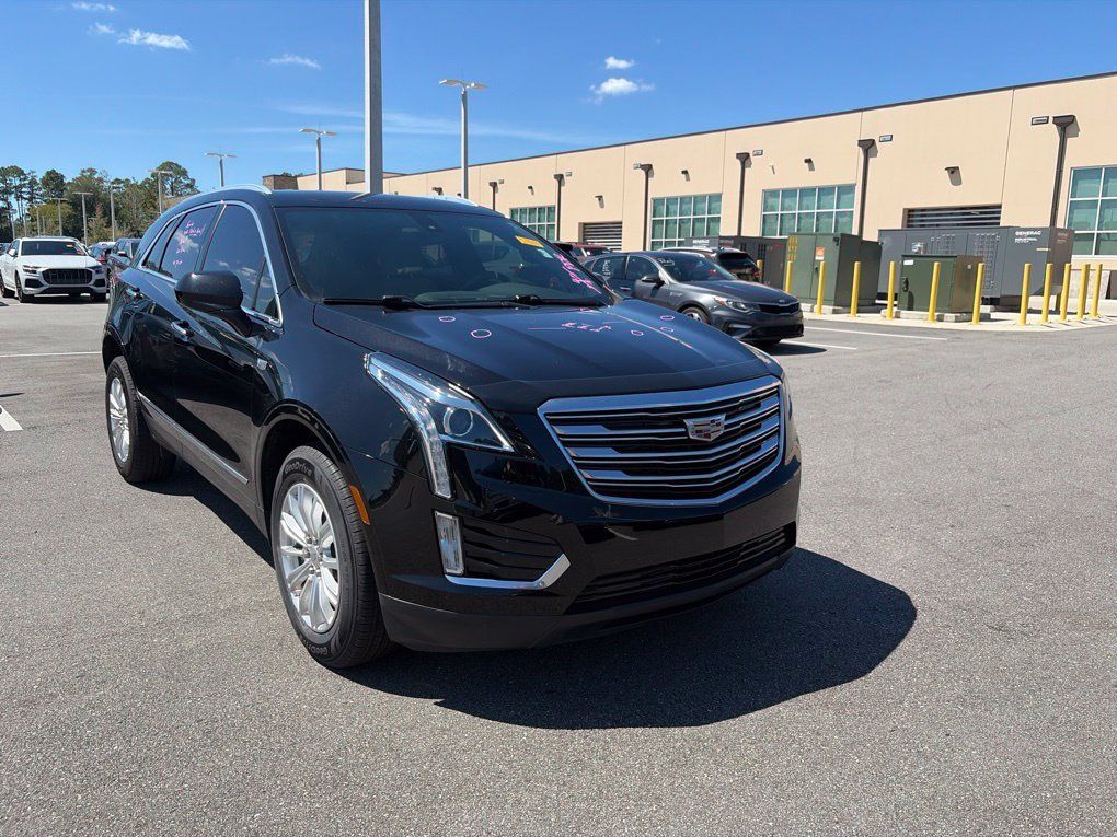 Used 2018 Cadillac XT5 FWD image 3