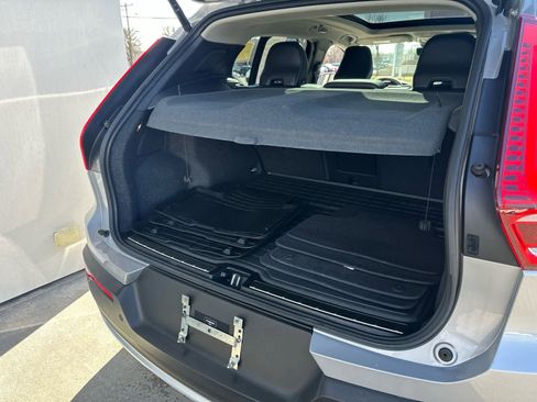 Used 2023 Volvo XC40 B5 Plus w/ Protection Package Premier image 11