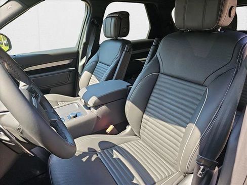 New 2024 Land Rover Discovery Dynamic SE image 10