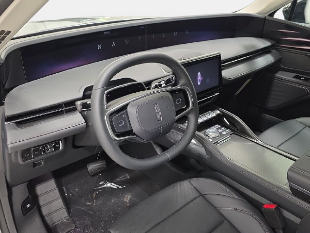 New 2026 Lincoln Nautilus Premier AWD/4WD image 13