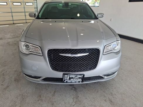 Used 2020 Chrysler 300 Limited AWD/4WD image 2