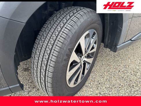 Used 2024 Subaru Outback Premium AWD/4WD image 3