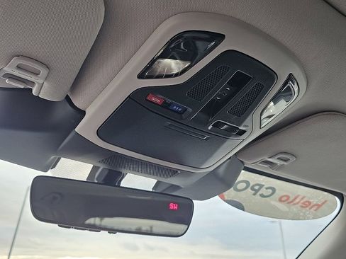 Used 2025 Subaru Outback Premium image 30