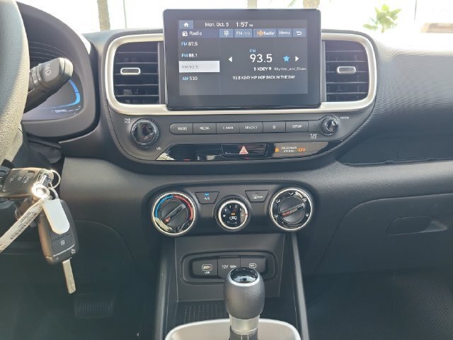 Used 2026 Hyundai Venue SE FWD image 14