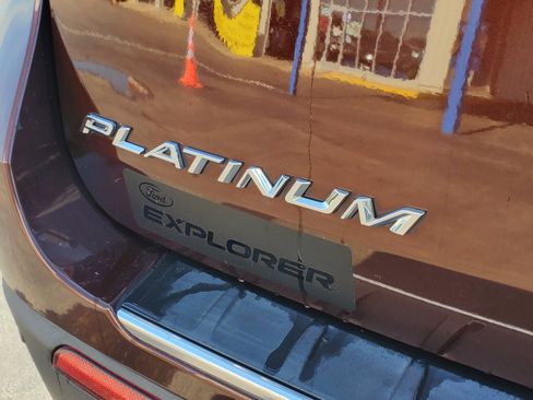 Used 2020 Ford Explorer Platinum w/ Premium Technology Package AWD/4WD image 8