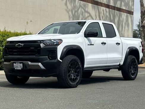 Used 2024 Chevrolet Colorado Trail Boss w/ Technology Package image 8