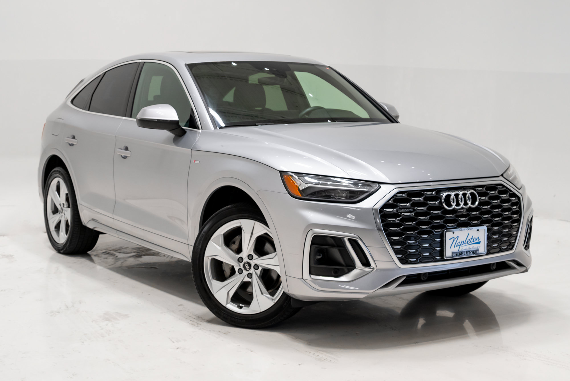 Used 2023 Audi Q5 2.0T Premium Plus w/ Premium Plus Package AWD/4WD image 8