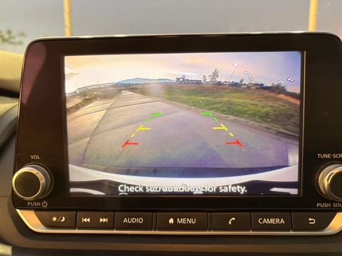 Used 2021 Nissan Rogue S AWD/4WD image 16