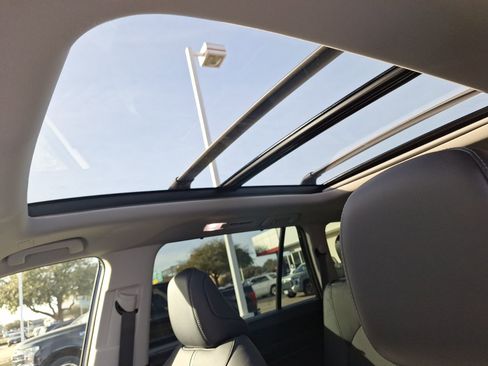 Used 2025 Toyota Grand Highlander Platinum image 32