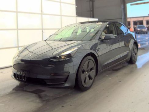 Used 2023 Tesla Model 3 Standard Range RWD image 3