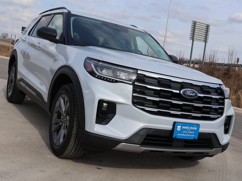 New 2026 Ford Explorer Active w/ Active Comfort Package AWD/4WD image 6