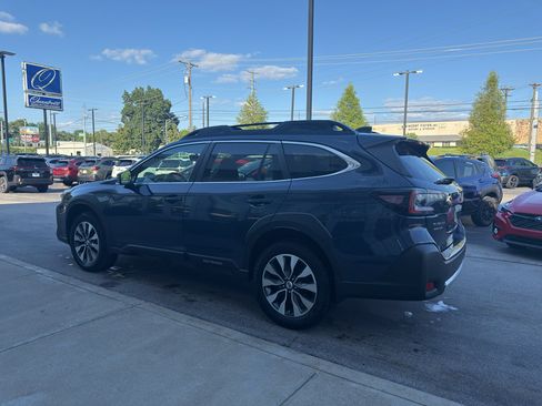 Used 2023 Subaru Outback Limited AWD/4WD image 5