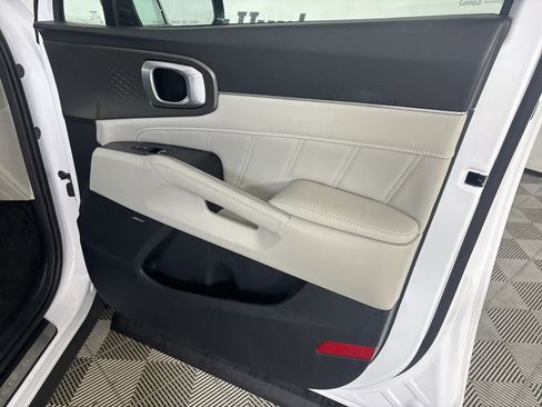 Used 2023 Kia Sorento SX AWD/4WD image 28