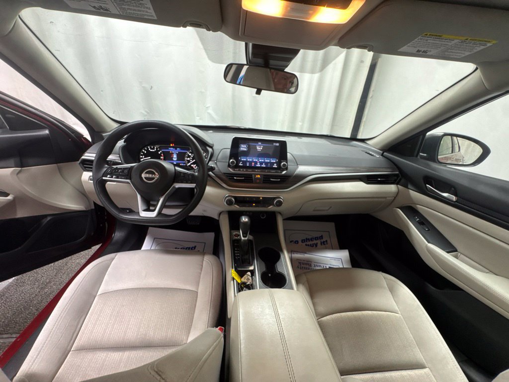 Used 2025 Nissan Altima 2.5 SV FWD image 31