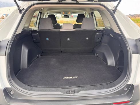 Used 2021 Toyota RAV4 XLE w/ Carpet Mat Package (TMS) image 17