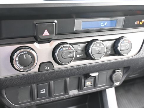 Used 2023 Toyota Tacoma SR image 27