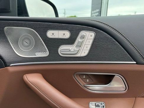 Used 2026 Mercedes-Benz GLS 450 4MATIC image 25