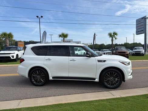 Used 2021 INFINITI QX80 Premium Select w/ Cargo Package RWD image 2