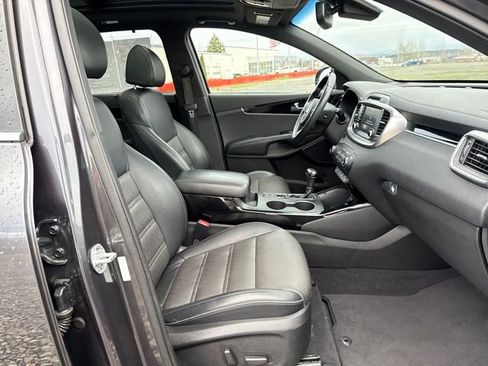 Used 2018 Kia Sorento SX image 9