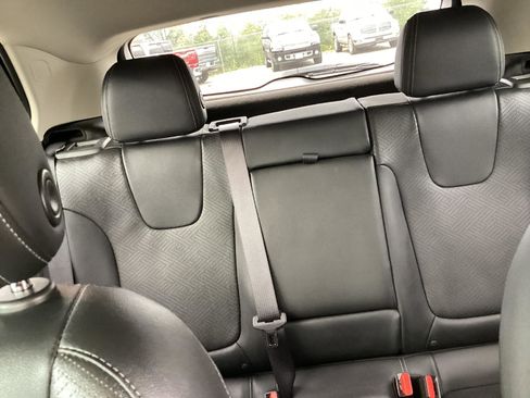 Used 2022 Buick Encore GX Essence w/ Experience Buick Package image 10