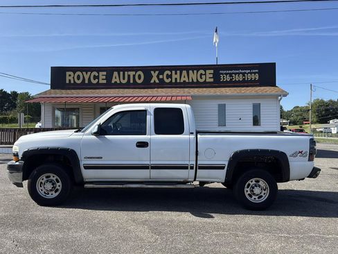 Used 2001 Chevrolet Silverado 2500 LT AWD/4WD image 3