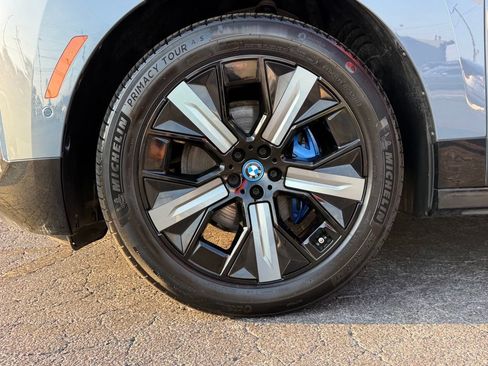 Used 2023 BMW iX xDrive50 w/ Sport Package AWD/4WD image 6