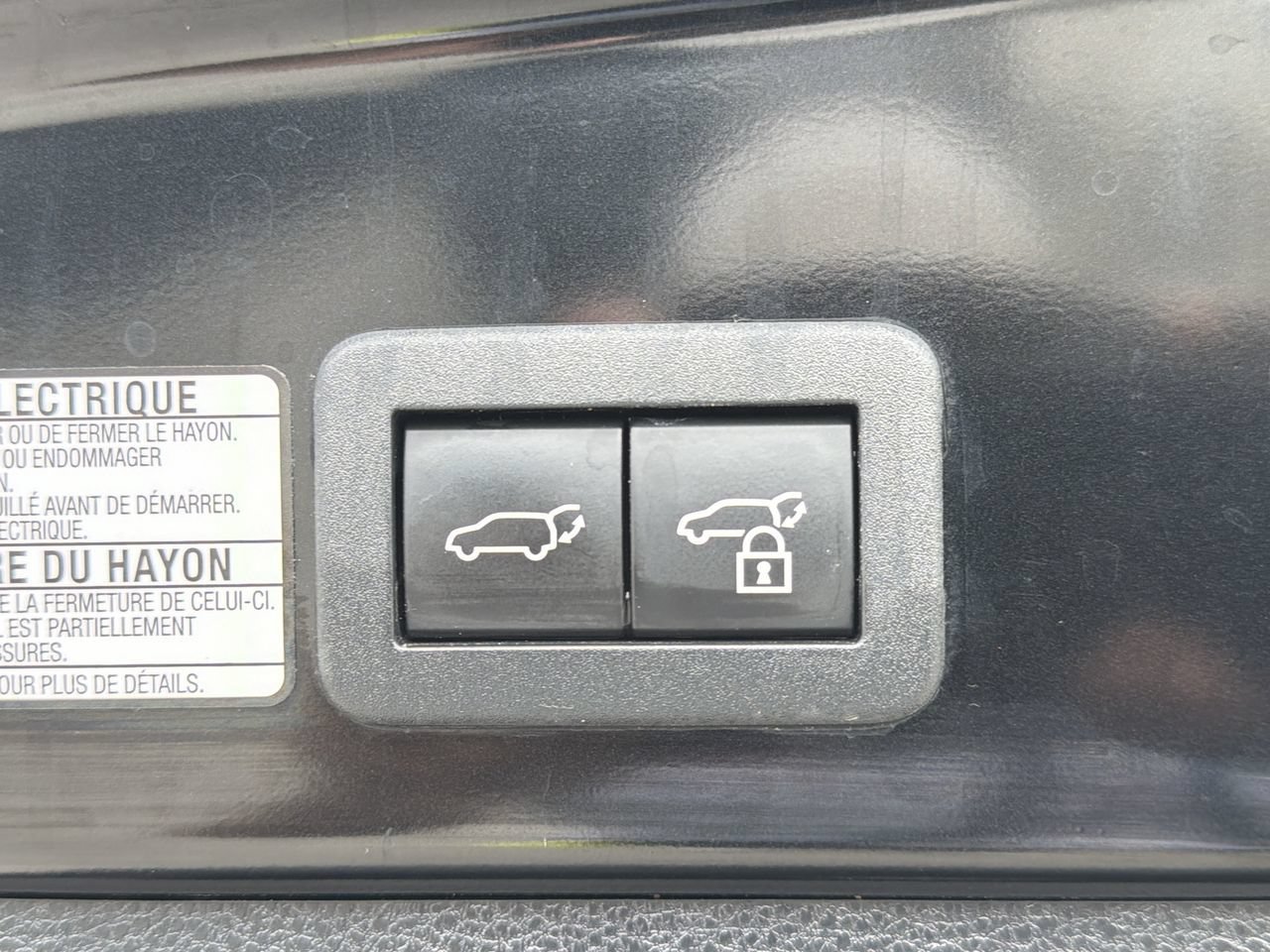 Used 2024 Toyota Corolla Cross AWD Hybrid w/ Convenience Package image 9