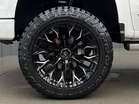 Used 2025 Chevrolet Silverado 1500 High Country AWD/4WD image 10