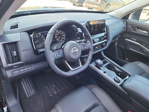 Used 2025 Nissan Pathfinder SL w/ SL Premium Package AWD/4WD image 11