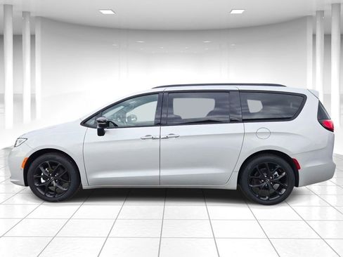 New 2026 Chrysler Pacifica Limited w/ S Appearance Package FWD image 6