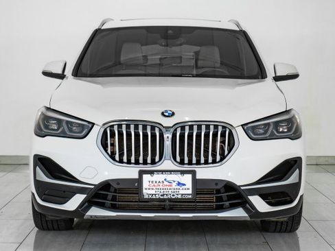 Used 2022 BMW X1 xDrive28i w/ Premium Package image 3