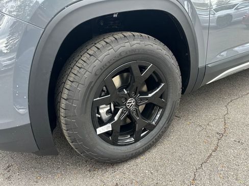 New 2026 Volkswagen Atlas Peak Edition AWD/4WD image 2