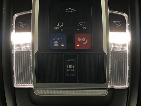 Used 2019 RAM 3500 Laramie AWD/4WD image 36