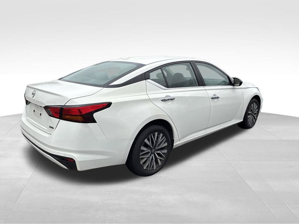 Used 2025 Nissan Altima 2.5 SV AWD/4WD image 5