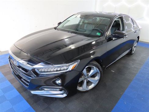 Used 2018 Honda Accord Touring image 8