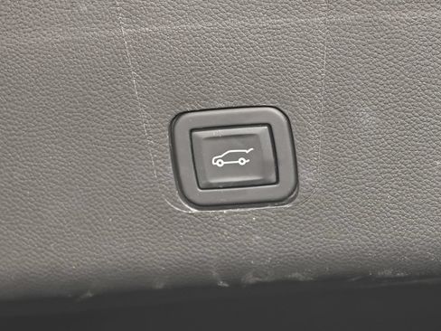 Used 2023 Chevrolet Traverse LT FWD image 42