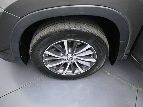 Used 2018 Toyota Highlander XLE AWD/4WD image 44