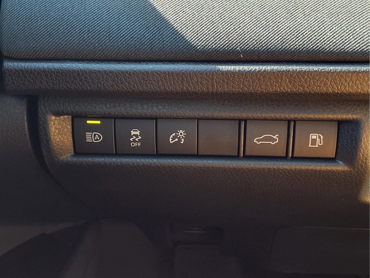 Used 2026 Toyota Camry LE w/ Convenience Package FWD image 26