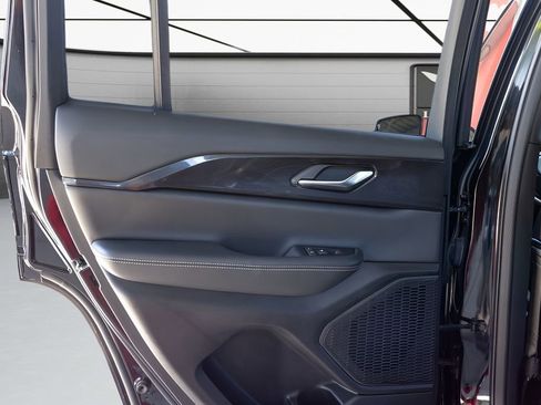 Used 2023 Jeep Grand Cherokee Altitude AWD/4WD image 46