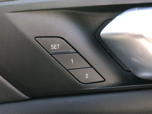 Used 2023 BMW X7 xDrive40i w/ Premium Package AWD/4WD image 31