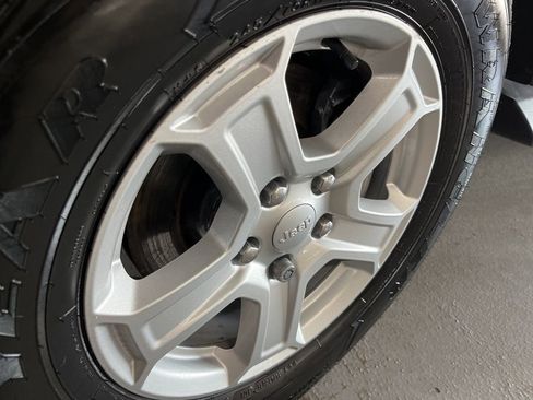 Used 2023 Jeep Wrangler Sport S w/ Sun And Sound Package image 9