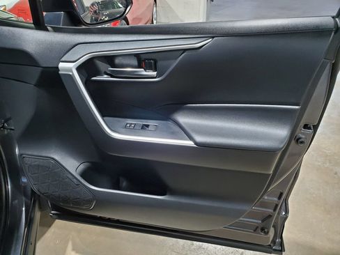 Used 2020 Toyota RAV4 XLE AWD/4WD image 15