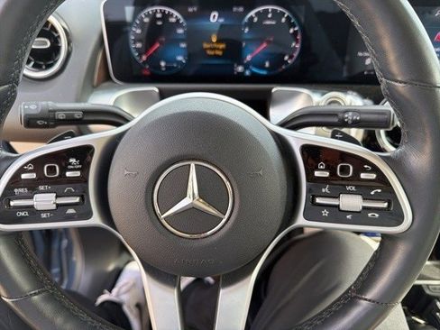 Used 2021 Mercedes-Benz GLB 250 GLB 250 image 9