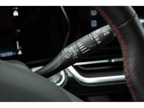 Used 2025 Chevrolet Trax RS w/ Driver Confidence Package FWD image 20