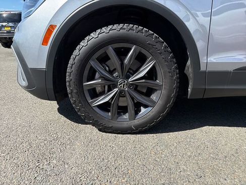 Used 2022 Volkswagen Tiguan SE AWD/4WD image 27